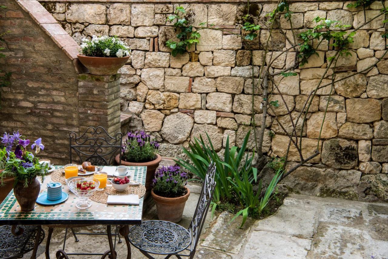 Borgo Pignano Tuscany Bagian luar foto