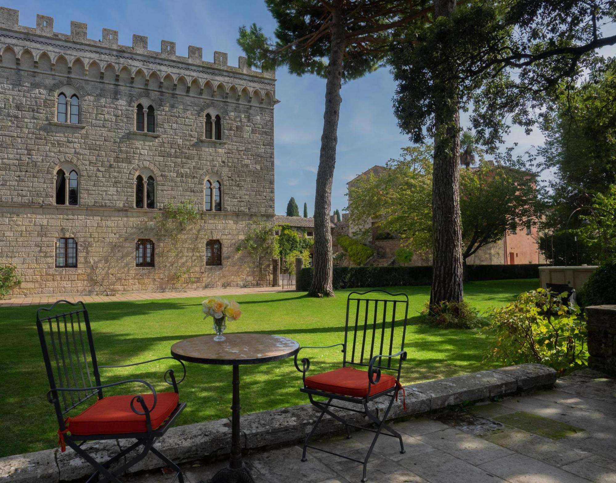 Borgo Pignano Tuscany Bagian luar foto