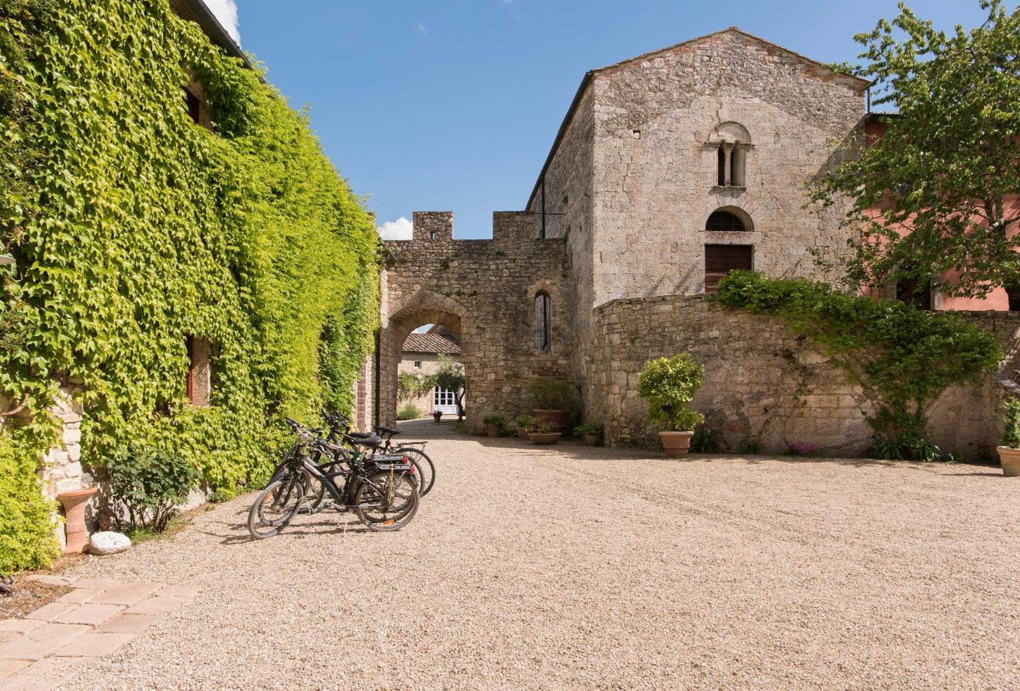 Borgo Pignano Tuscany Bagian luar foto