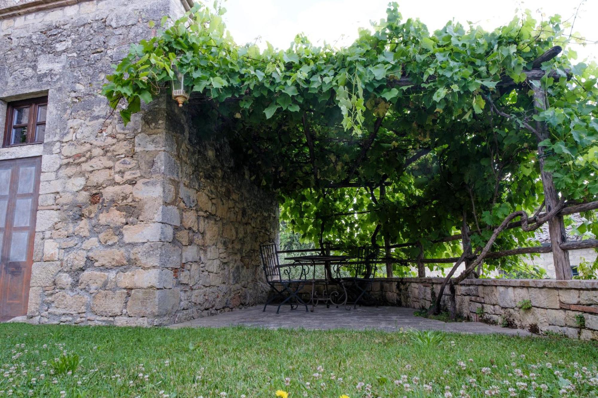 Borgo Pignano Tuscany Bagian luar foto