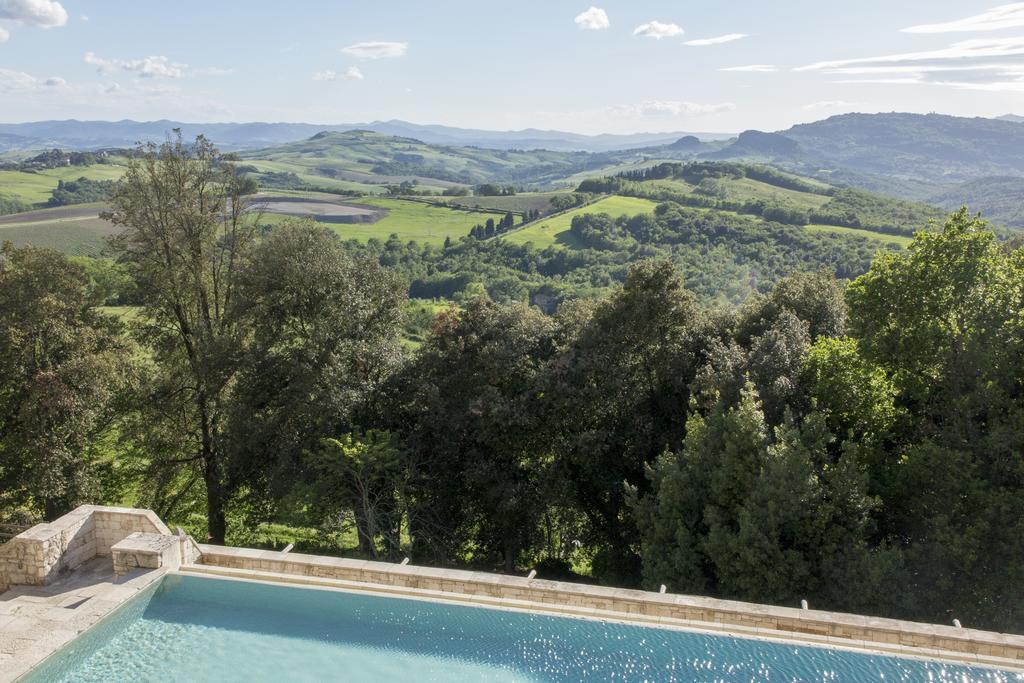 Borgo Pignano Tuscany Bagian luar foto