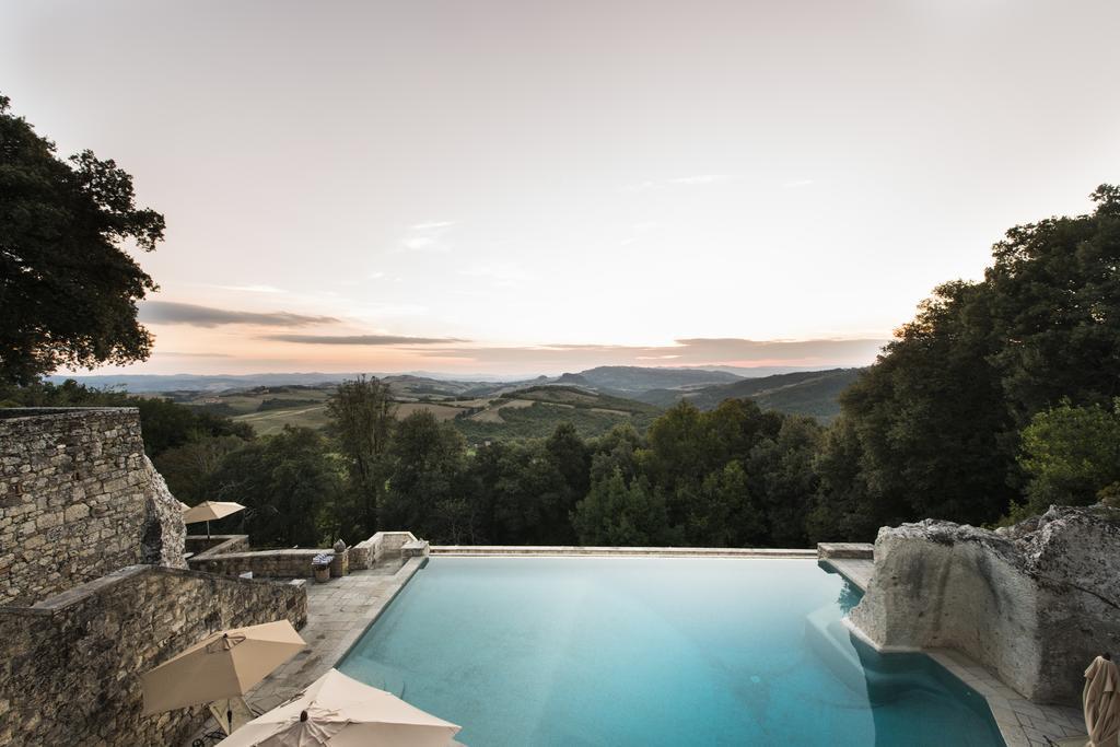 Borgo Pignano Tuscany Bagian luar foto